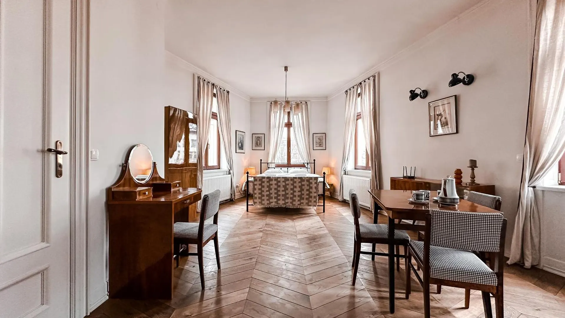 Once Upon A Time In Cracow - Old Town Apartment contacts